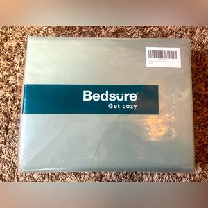 Brand New King size duvet set Bedsure